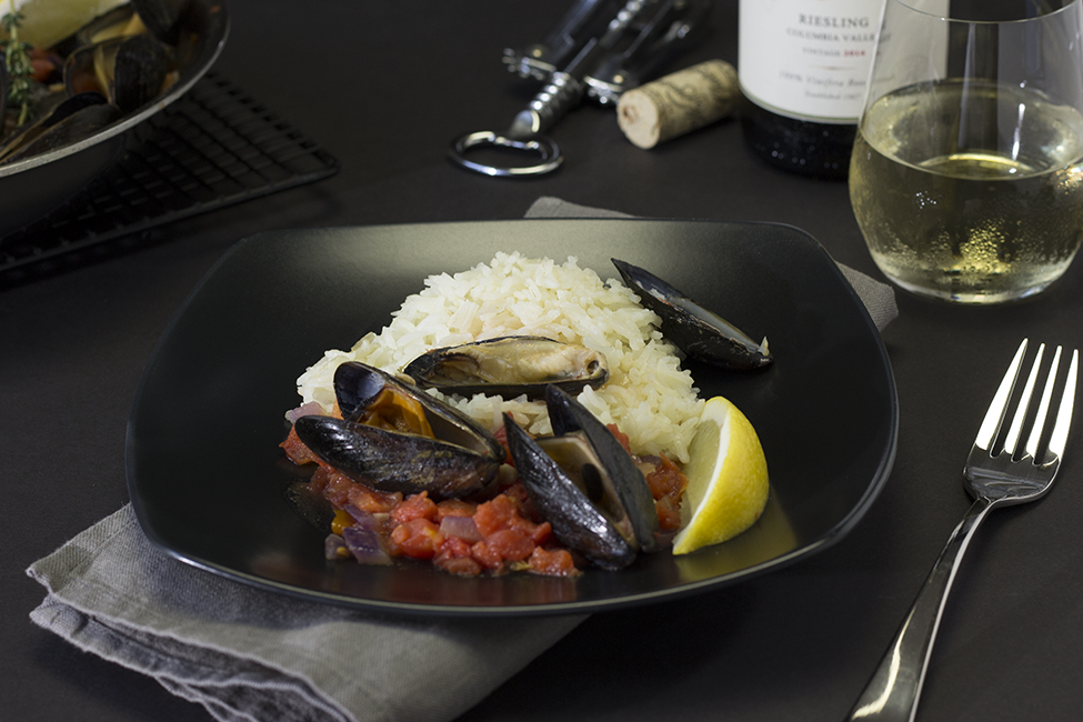 steamed-mussles-tomato-sauce.png