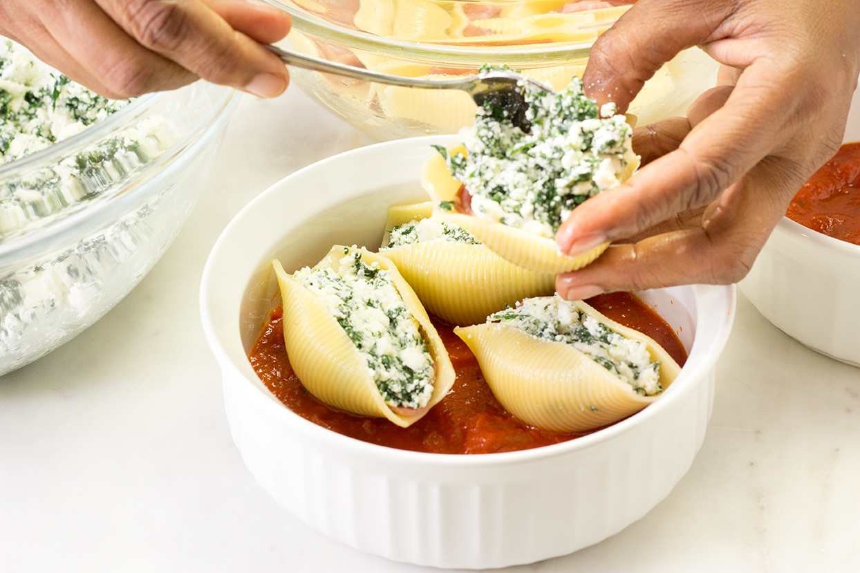 Stuffing Pasta Shells-2671.jpg