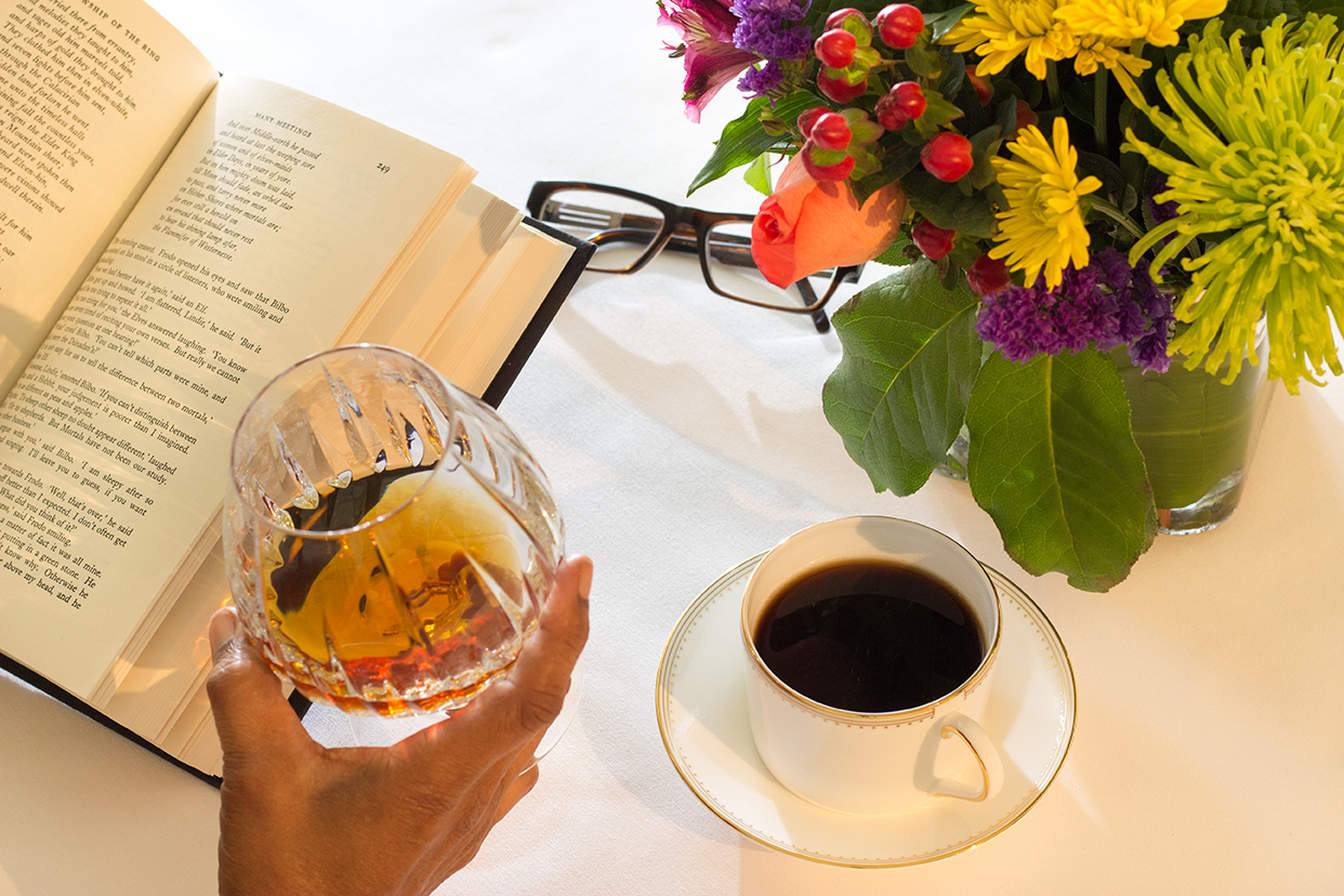 Amaretto Coffee White Tablecloth-3549.jpg