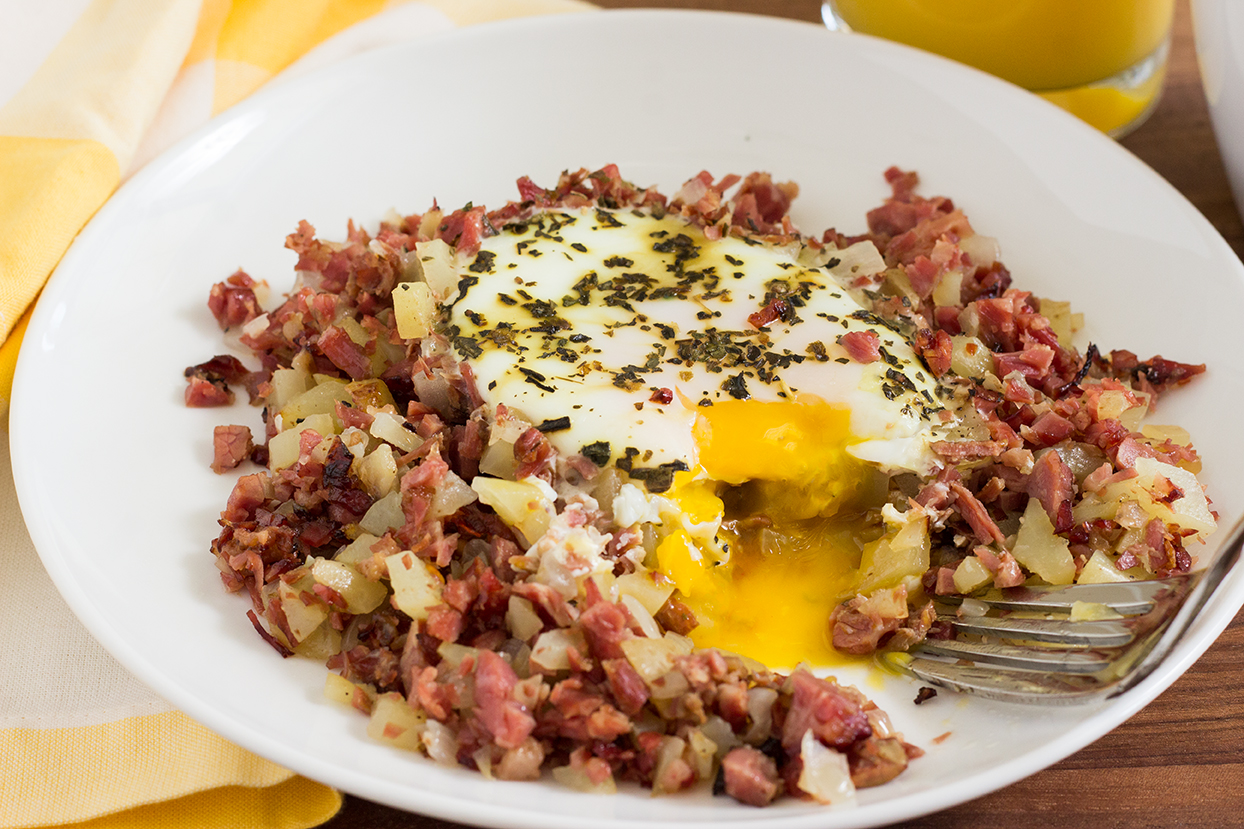 Corned Beef-2Hash Running Egg Yoke6155.jpg