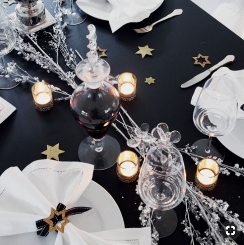 Black and white tablesetting source