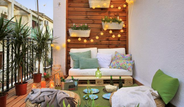 vertical wall garden on balcony source
