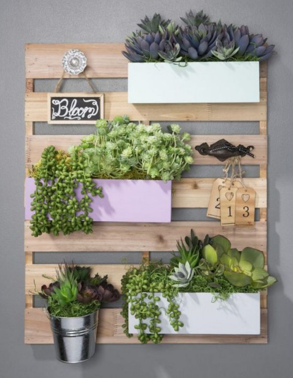 DIY wood pallet wall garden from DIY Wood Pallet