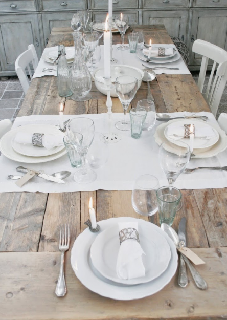 Everyday white tablesetting source