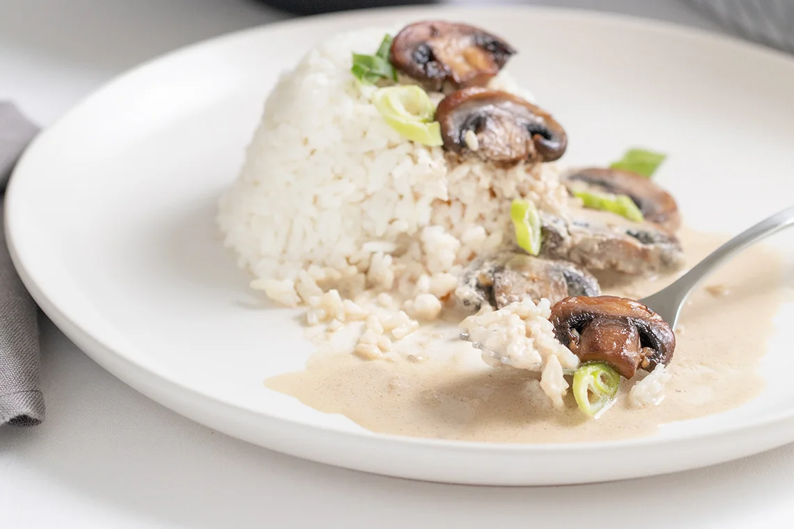 Garlic Mushrooms and Cream Sauce III-9697.jpg
