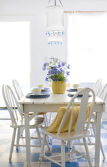 White walls blue accent in dining area source: The Lettered Cottage