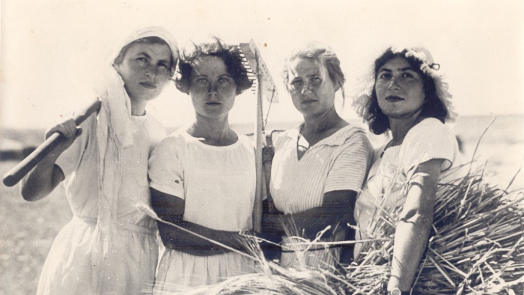 THE WOMEN PIONEERS A hundred years ago, women pioneers came from Europe to Palestine, to realize the dream of creating a new woman in a new world.