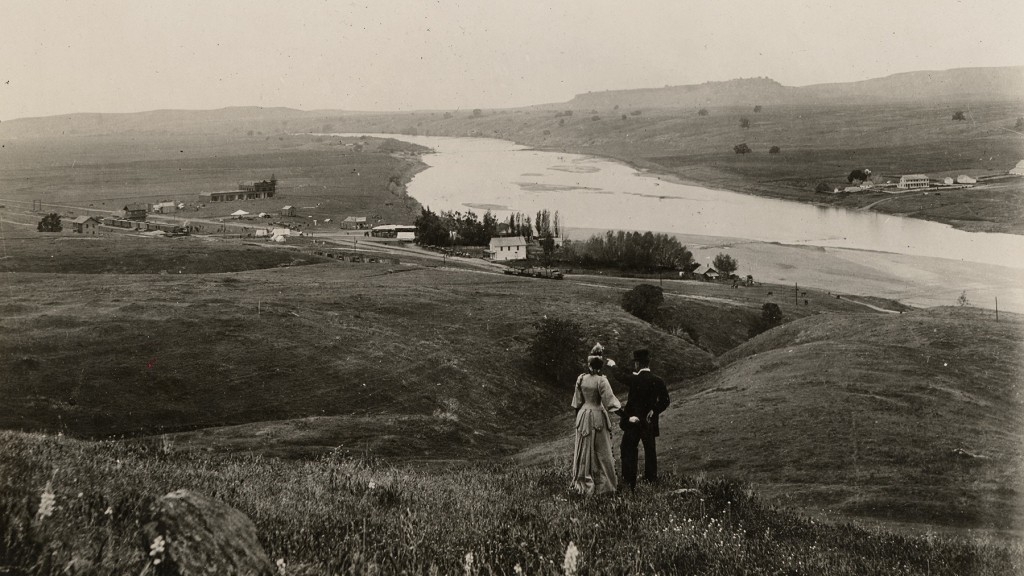 A LAND BETWEEN RIVERS This film tells the story of central California between the San Joaquin and Kings Rivers.