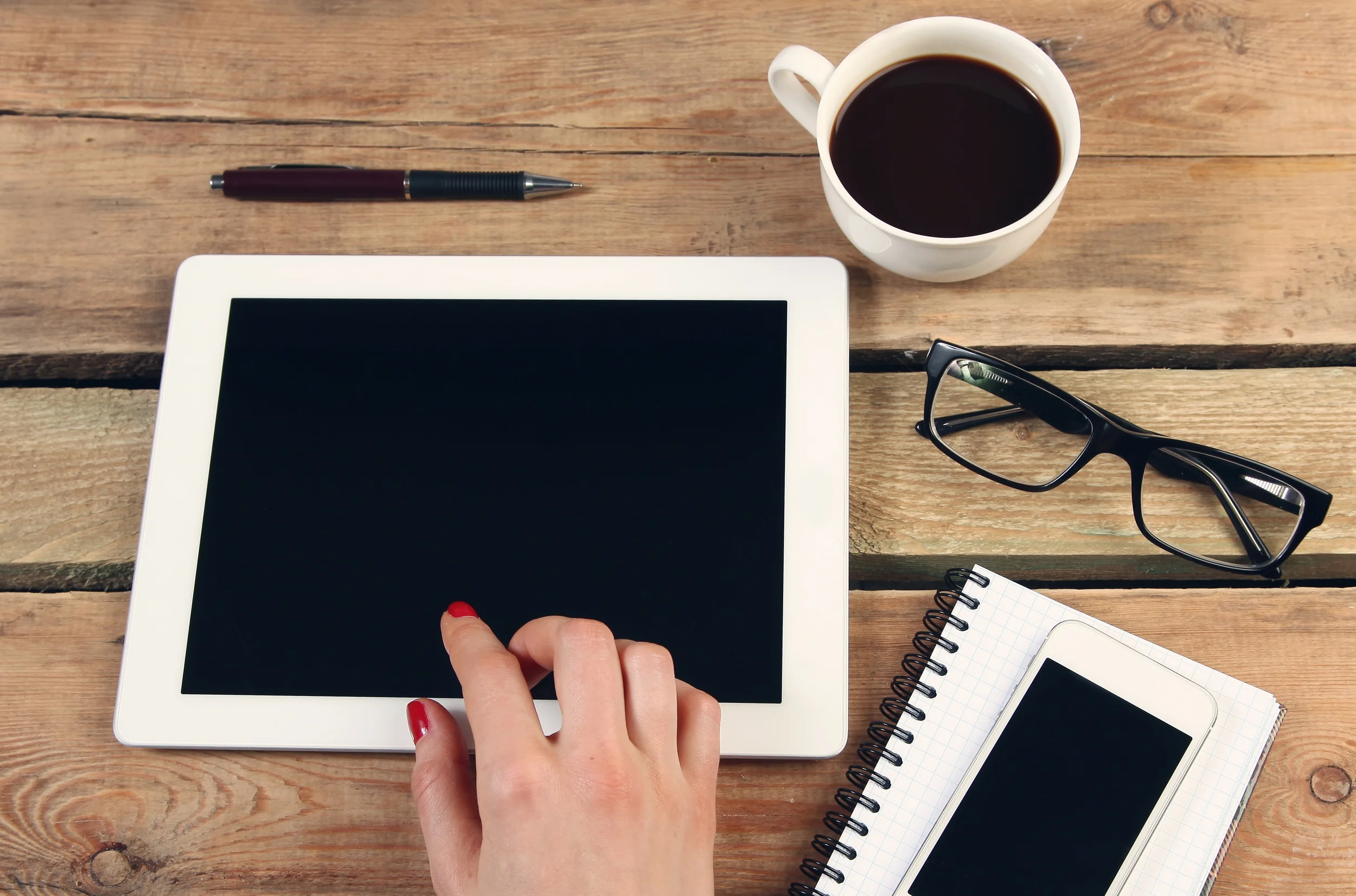 bigstock-Woman-using-digital-tablet-com-80785628 (1).jpg