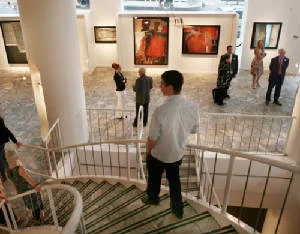 26 gallerystairs.jpg.w300h234.jpg