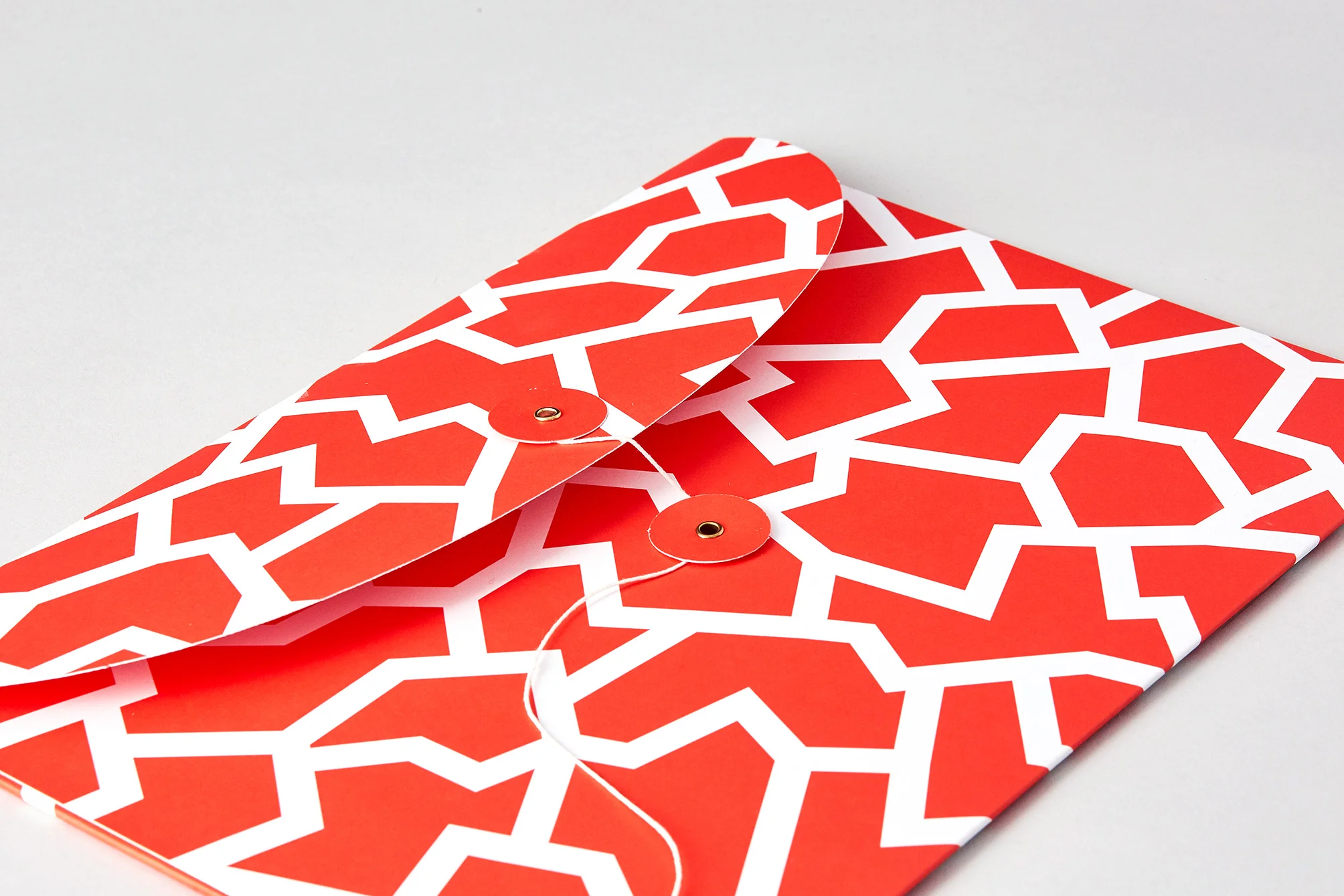 fracture-red-documents-folder-leta-sobierajski-02.jpg