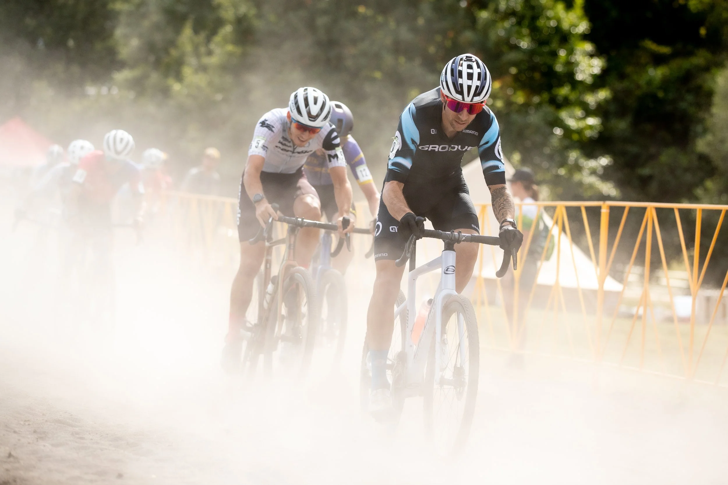 Bicycle racers in dust cloud