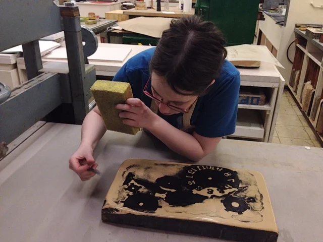  Since the edges of the stone dry out faster than the middle, it is common to have some ink buildup on the sides. This must be removed before printing or it can ruin the print with messy black edges. I use a special chalk-like stick to remove the ink