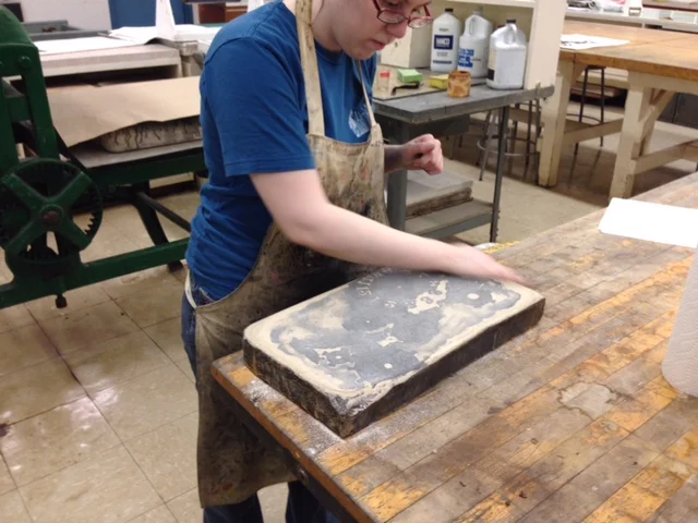  Talcum powder seals the rosin image to the stone. 