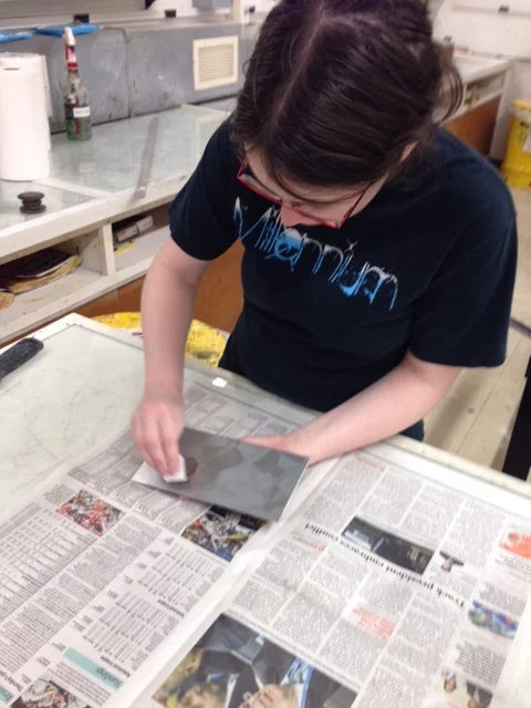  This is the third plate in Movements of Forgetfulness. The plate I use is made of zinc but originally plates were made of copper. Here I've started to put ink on the plate. 