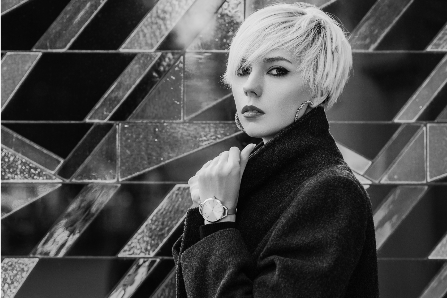 How to Grow Out a Pixie Cut Gracefully: 5 Stages and What to Ask for at Each Appointment
