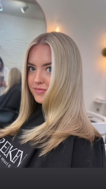 aurora-hairstylist-kelsey-farran-bright-blonde-hair-color.jpg