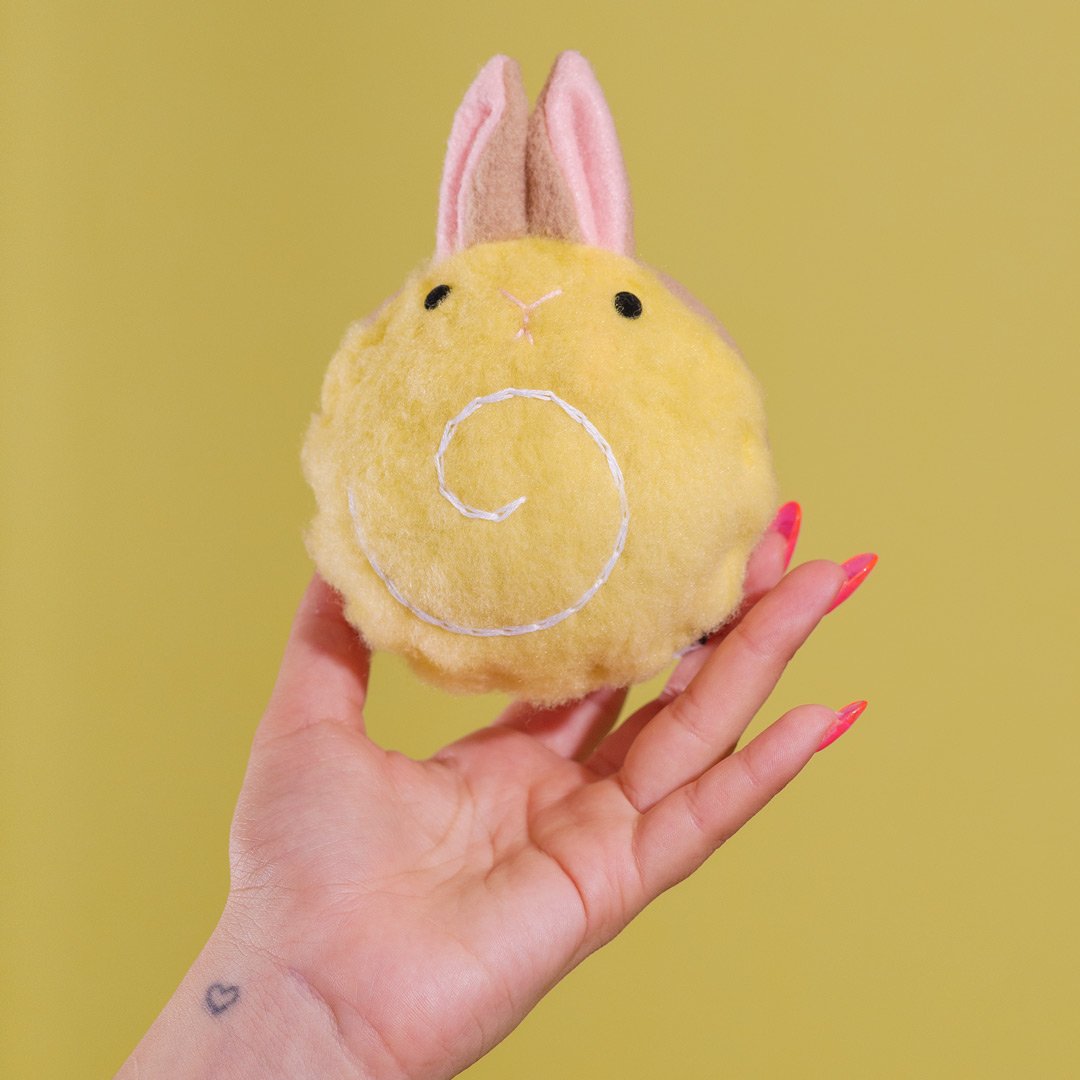 BananaCreamBun-InHand.jpg