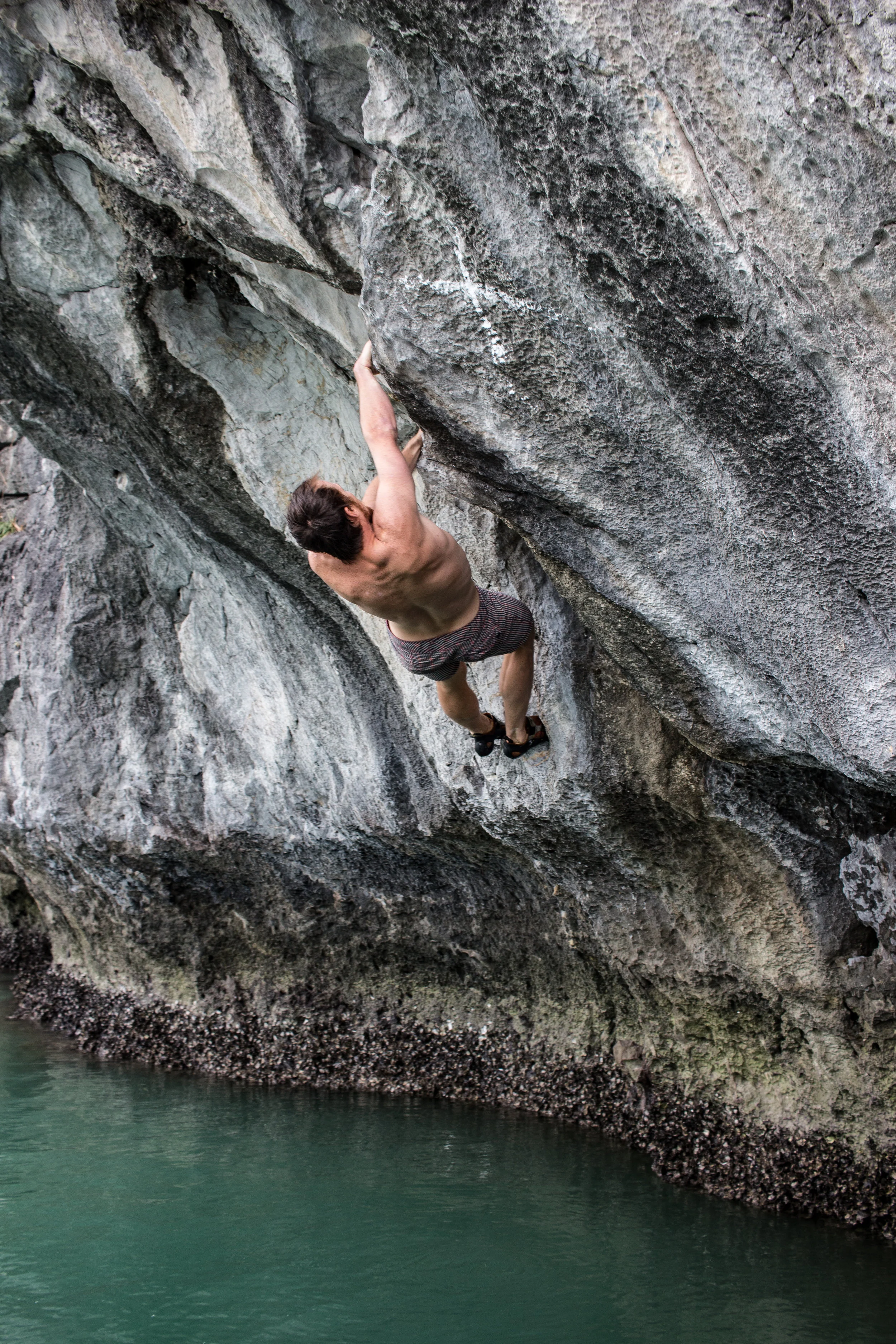 HA LONG BAY, VIETNAM (DEEP WATER SOLOING)