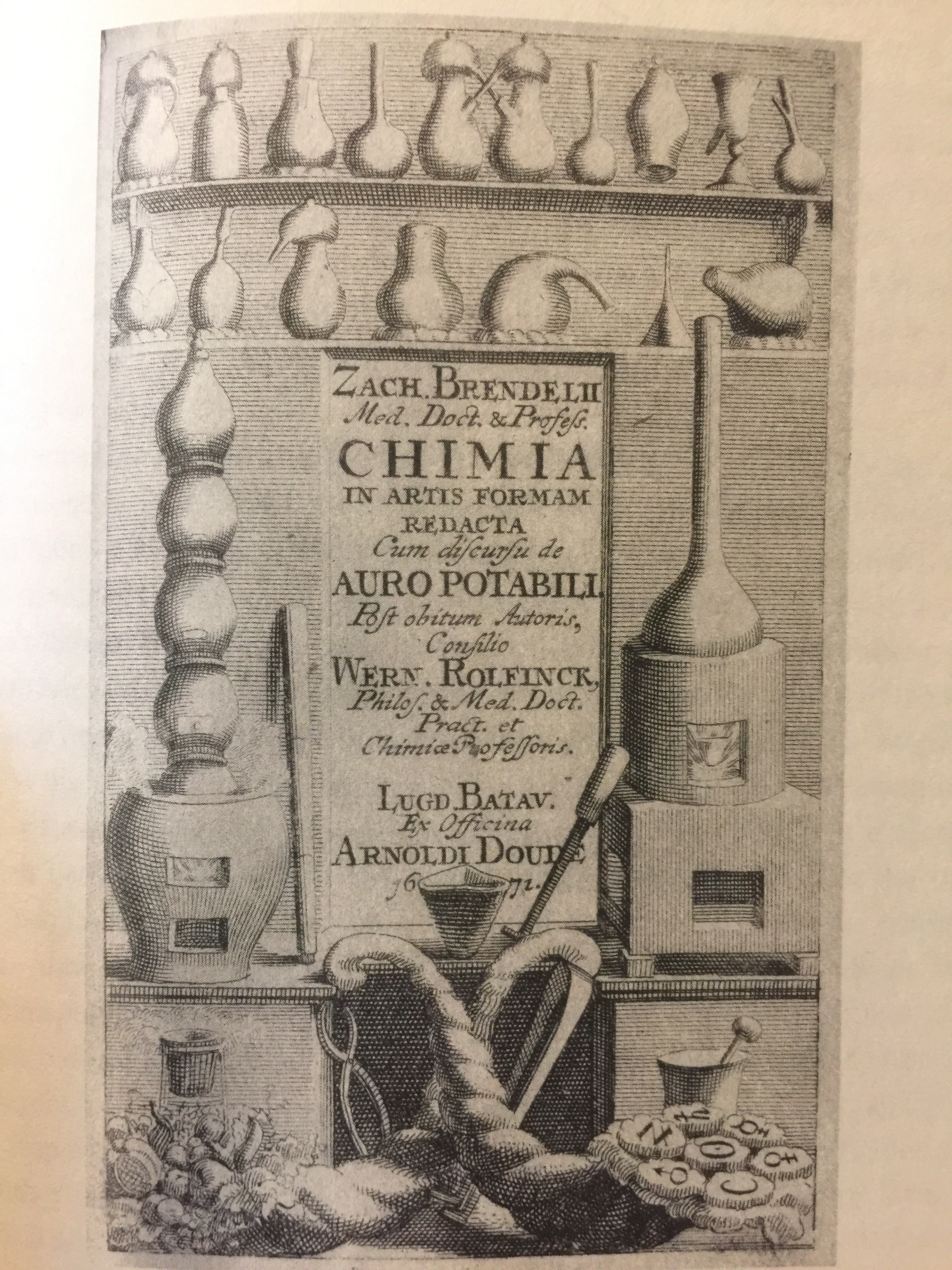 Illustration of alchemical equipment. From the book.