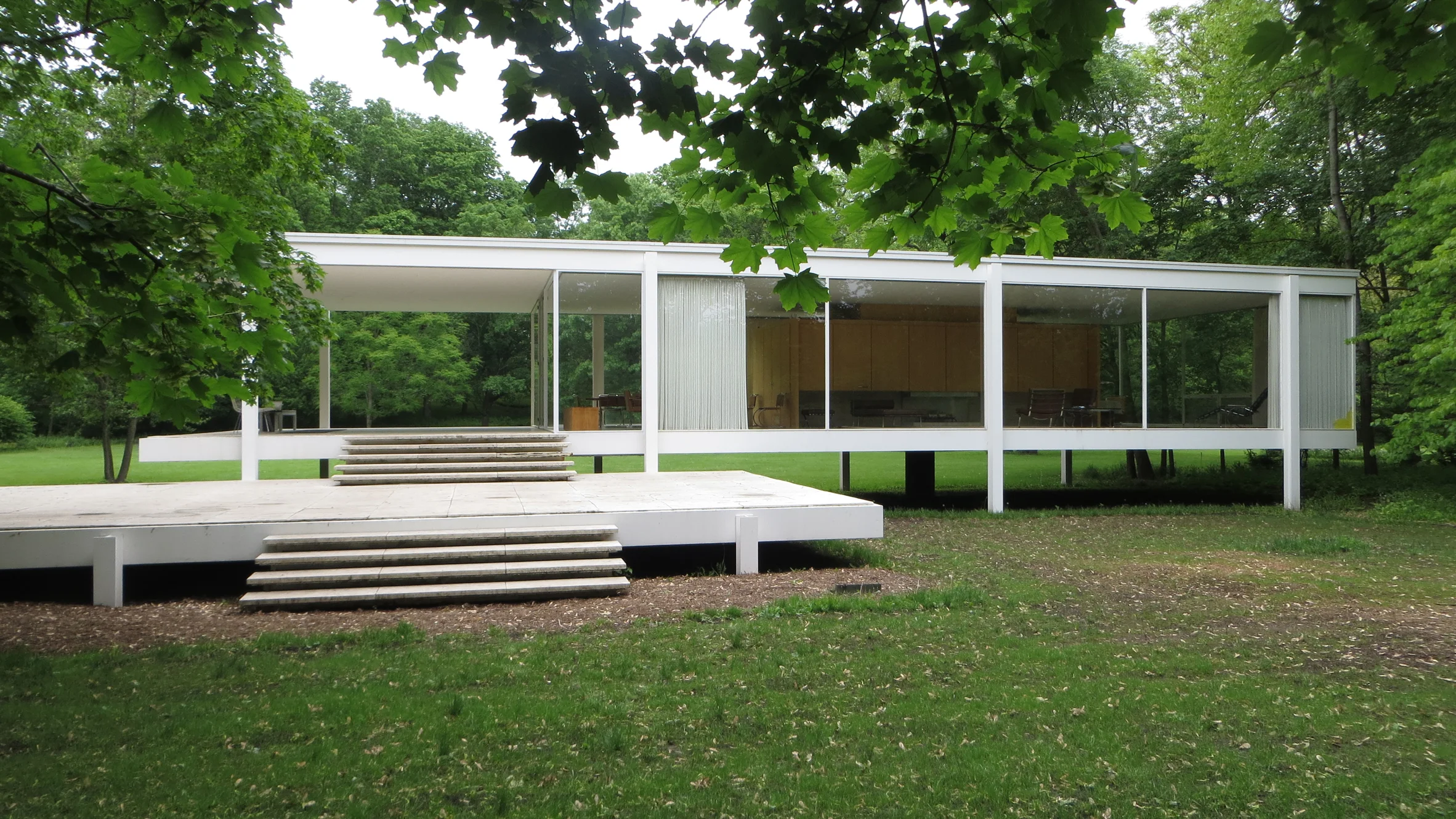 Photo from https://farnsworthhouse.org/