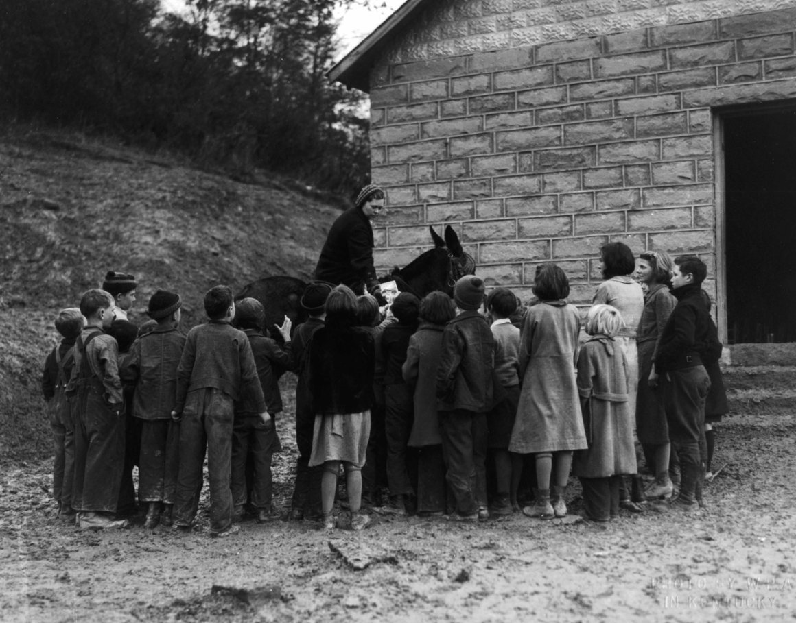 A book woman entering town. Photo courtesy of Kentucky Libraries and Archives.