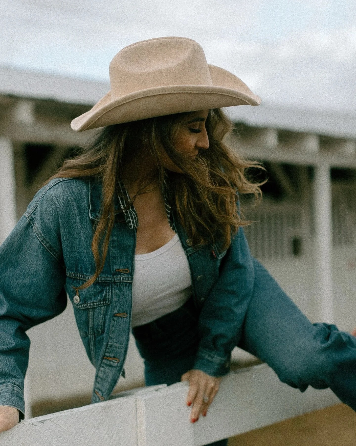 The right styling, intentional wardrobe, and a background with depth are what turn simple moments into photographs that feel truly special