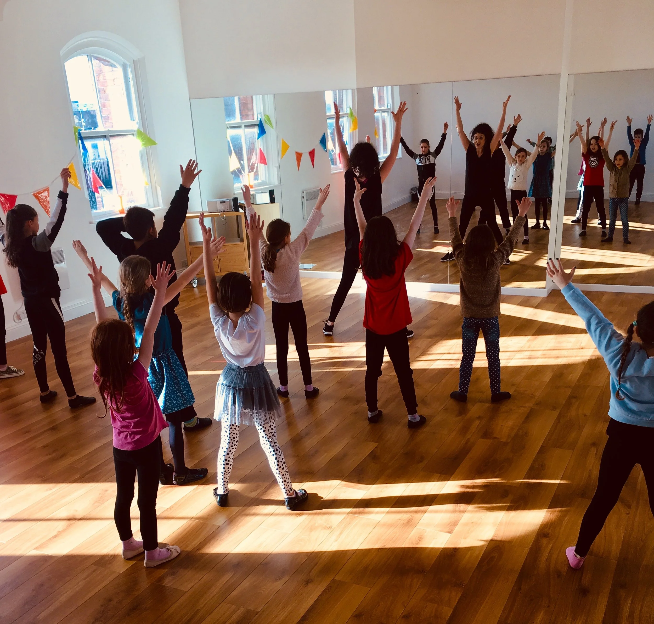 Clodagh recently teaching our Greatest Showman Workshop in ITW Drumcondra. Clodagh teaches in many of the top theatre schools in London and has students currently in Matilda, School of Rock and The Lion King! As an ITW Grad, Clodagh is delighted to be passing on her skills to a new generation of ITW students and their friends!