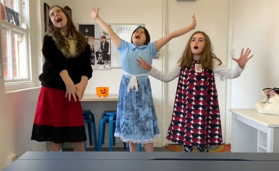 Singing at ITW Drumcondra.png