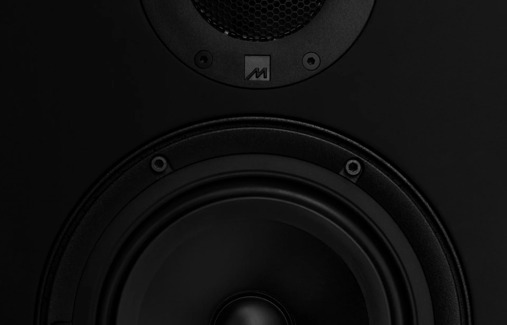 Black painted clamp rings on a pair of 'stealth black' finished DSP SE