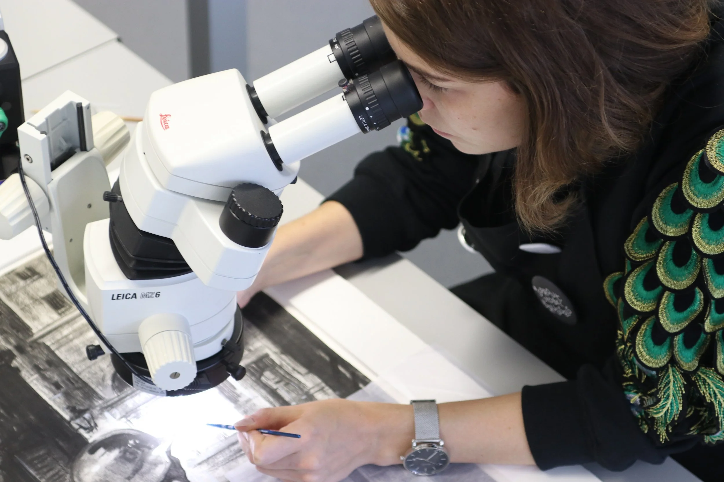Emilie working with the microscope on Cuneo.jpg