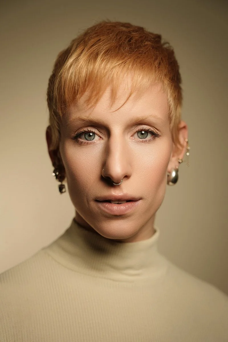 Laura Braid dancer headshot London