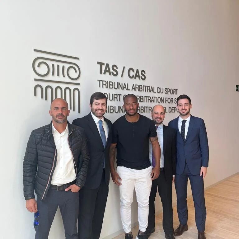 Nesta semana, nossos s&oacute;cios Flavio Torres, Vinicius Lucilio e Rafael Botelho estiveram na Su&iacute;&ccedil;a, participando de audi&ecirc;ncia no CAS, em Lausanne, representando nosso cliente @seba_junior92.&nbsp; Al&eacute;m disso, realizaram