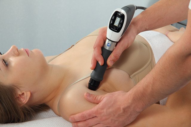 Shockwave Therapy being used on the front shoulder