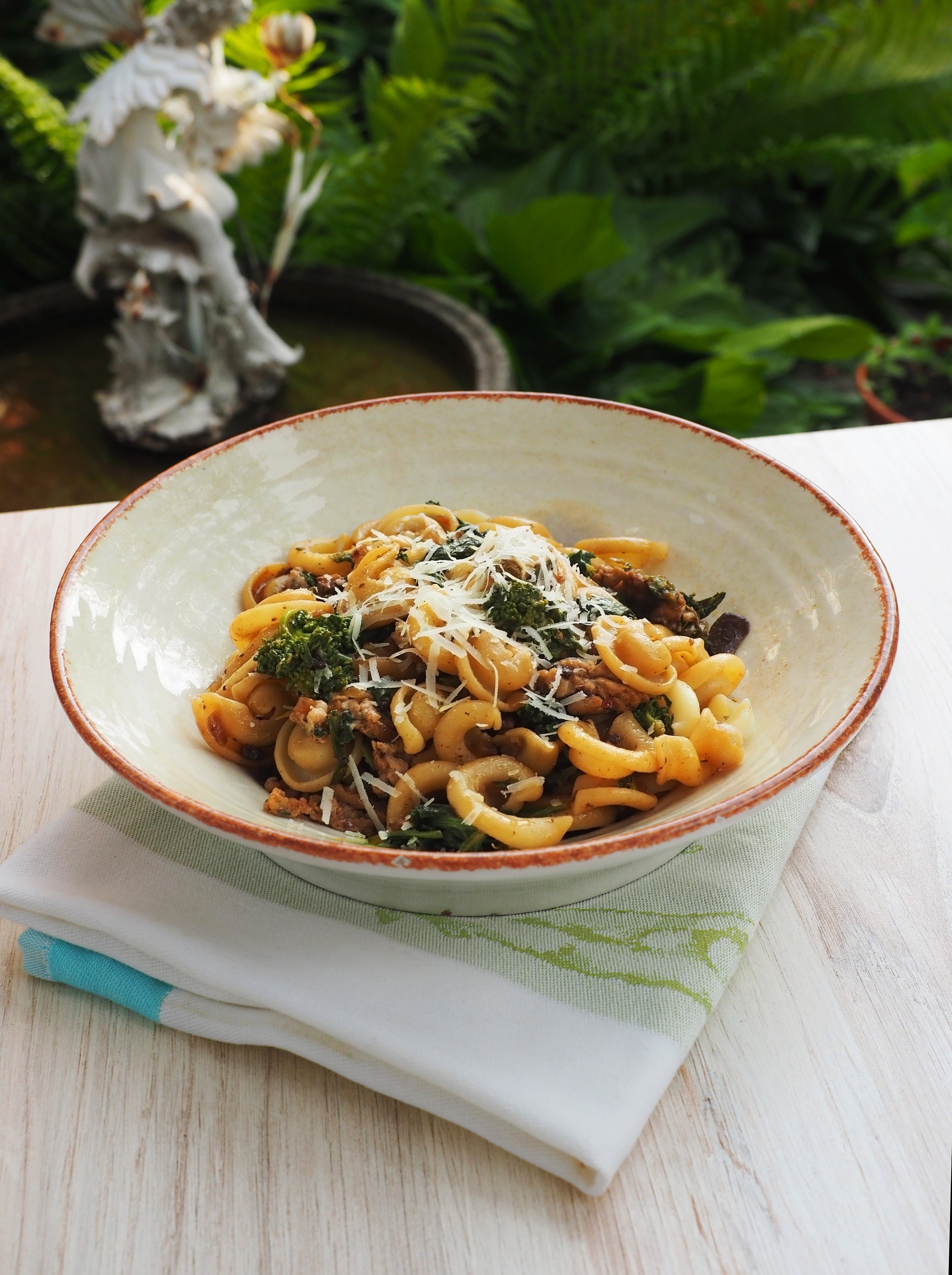 Pasta con Salsiccia e Broccoli Rabe (Pasta with Sausage and Broccoli Rabe)