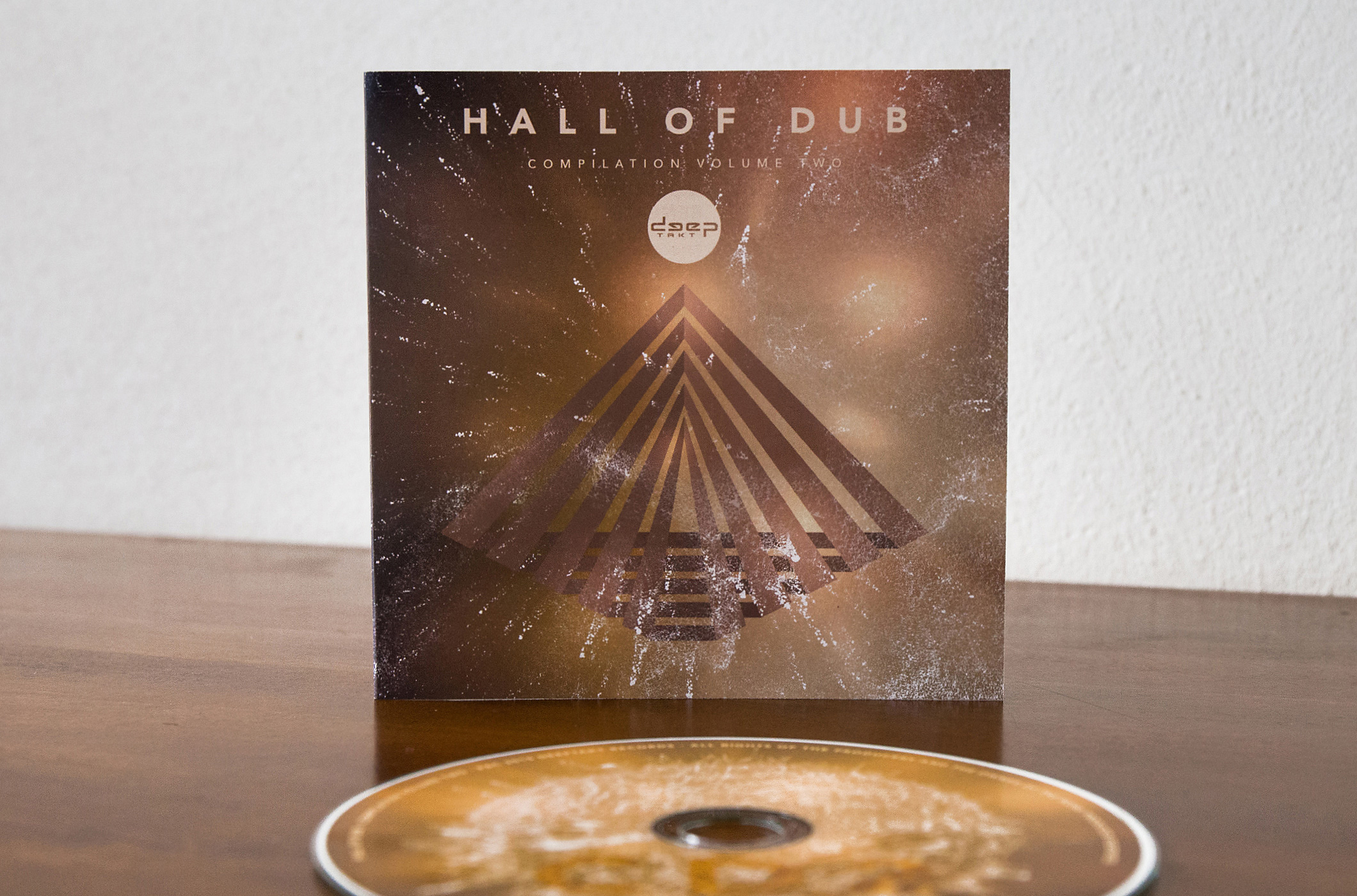 domrauschen_grafikdesign_deeptakt_CD-VA-Vol2_1.jpg