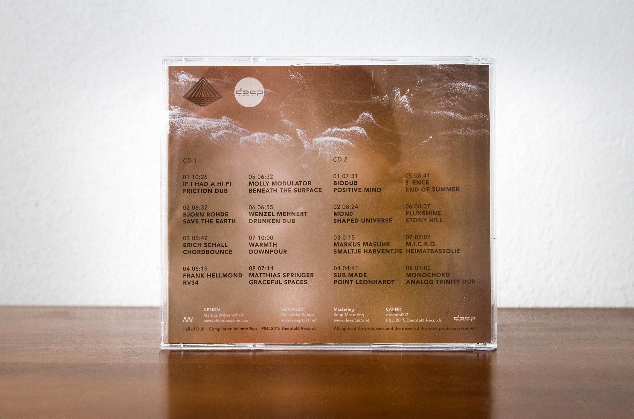 domrauschen_grafikdesign_deeptakt_CD-VA-Vol2_3.jpg