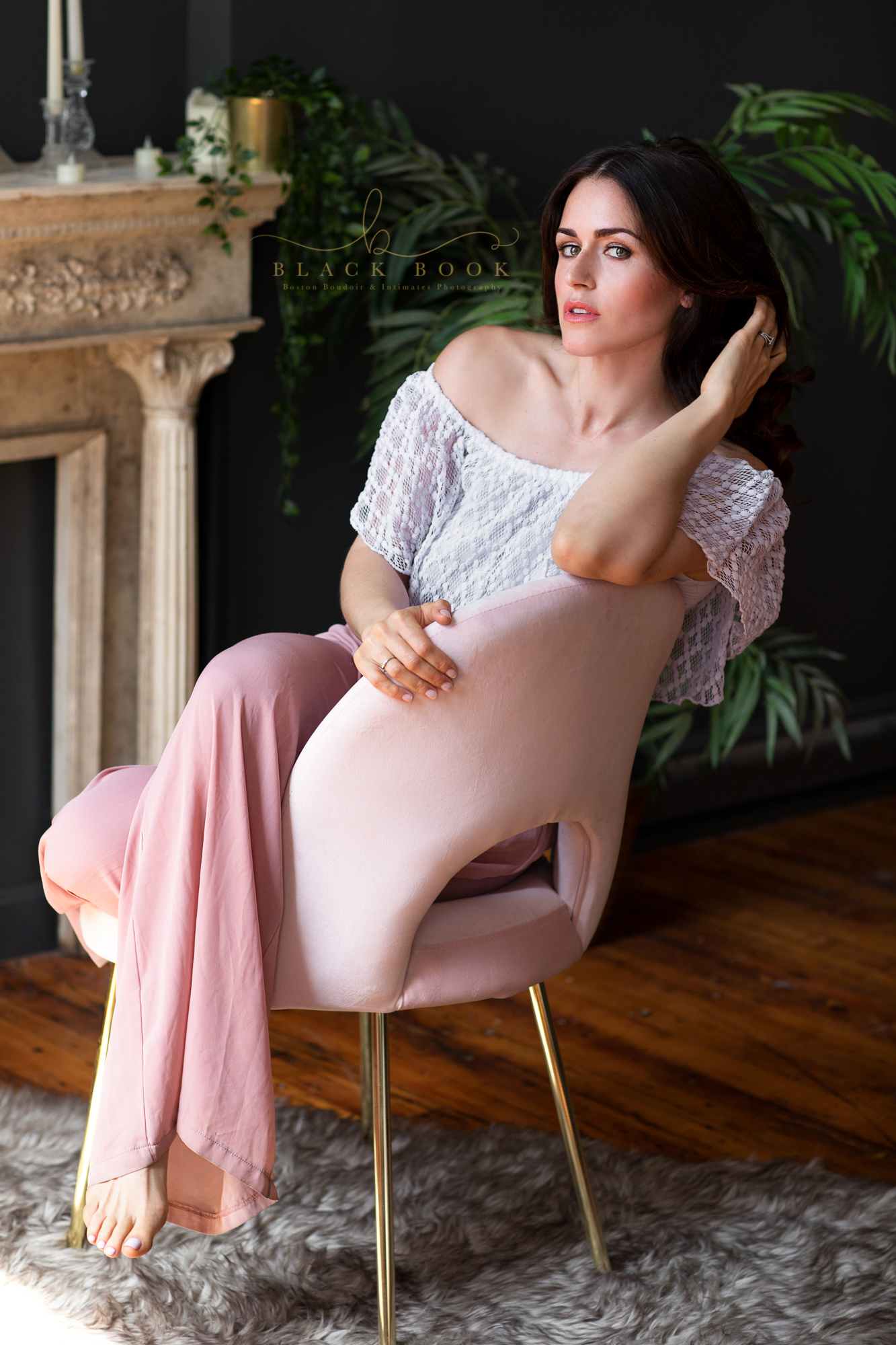BlackBook-Studio-10-easy-boudoir-poses-chair-pose.jpg