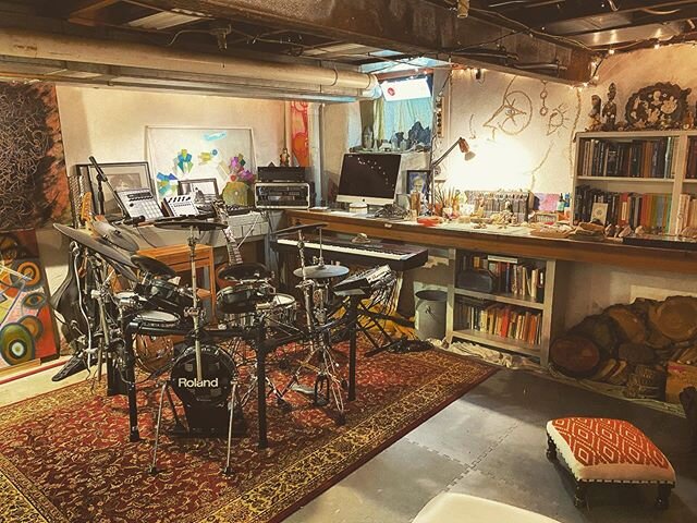 &ldquo;The office&rdquo; #art #artwork #artists_on_instagram #art_spotlight #arte #artist#art_spotlight #painting #arts #mixedmedia #mixedmediaart #abstractart #abstractpainting #philadelphiaartist #philadelphia #artist_in_studio #artsy #contemporary