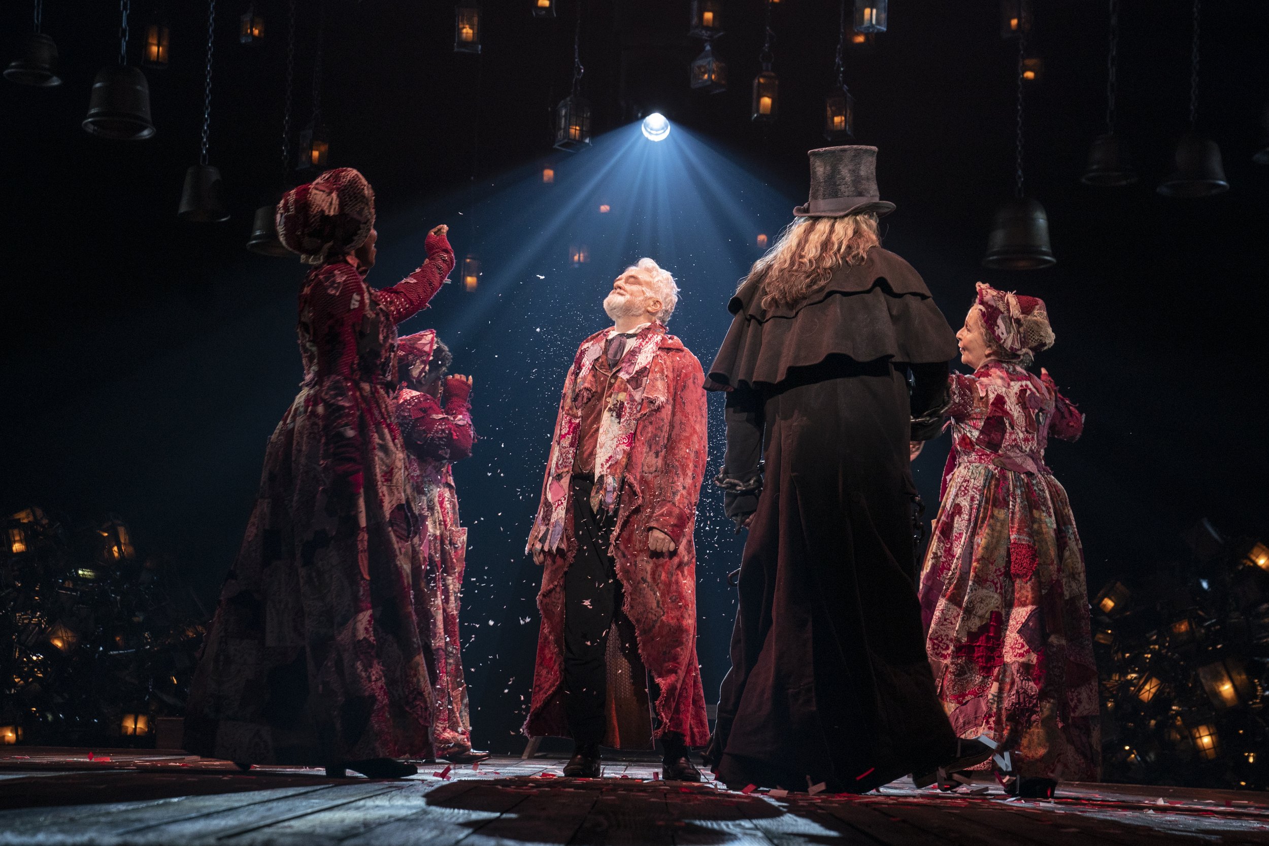 0032r_Bradley_Whitford_and_the_2021_touring_company_of_A_Christmas_Carol_photo_by_Joan_Marcus.jpeg