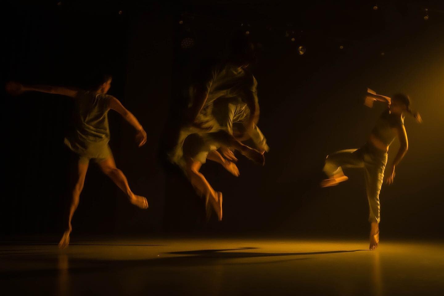 Movements.

The detail shots of the awesome performance by @inspyro_moves troop. 
.
.
#dance #contemporarydance #arts #inspyromoves #beauty #erwindarmali #danceperformance #dancemovement