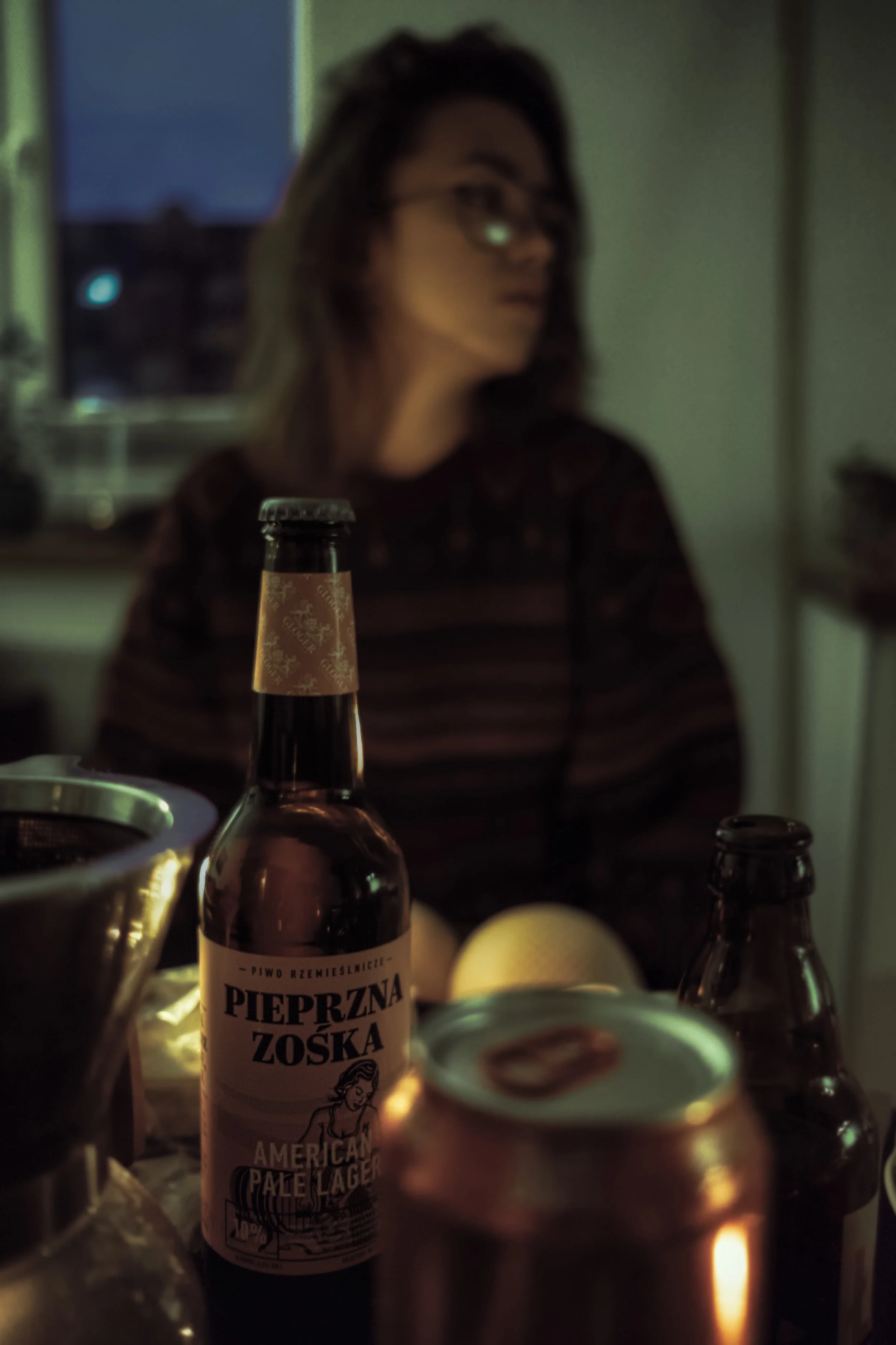 I'm so sick of faking things. Masking life with all these drinks. And I can't find no other way. So I'll sit here and fade away. Yeah, I'll sit here and fade away. Drinking all this pain away. And I'll sit here and fade away. 'Cause I can't find no other way.