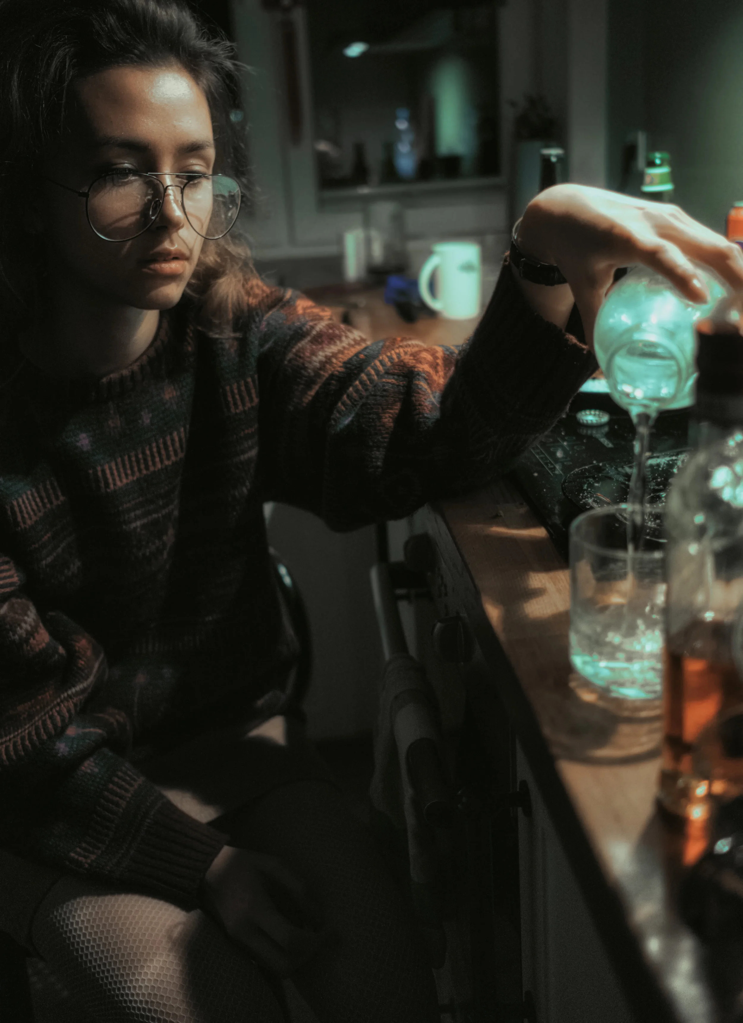 I'm so sick of faking things. Masking life with all these drinks. And I can't find no other way. So I'll sit here and fade away. I'm so sick of faking things. Masking life with all these drinks. And I can't find no other way. So I'll sit here and fade away. Yeah I'll sit here and fade away. Drinking all this pain away. And I'll sit here and fade away. 'Cause I can't find no other way.