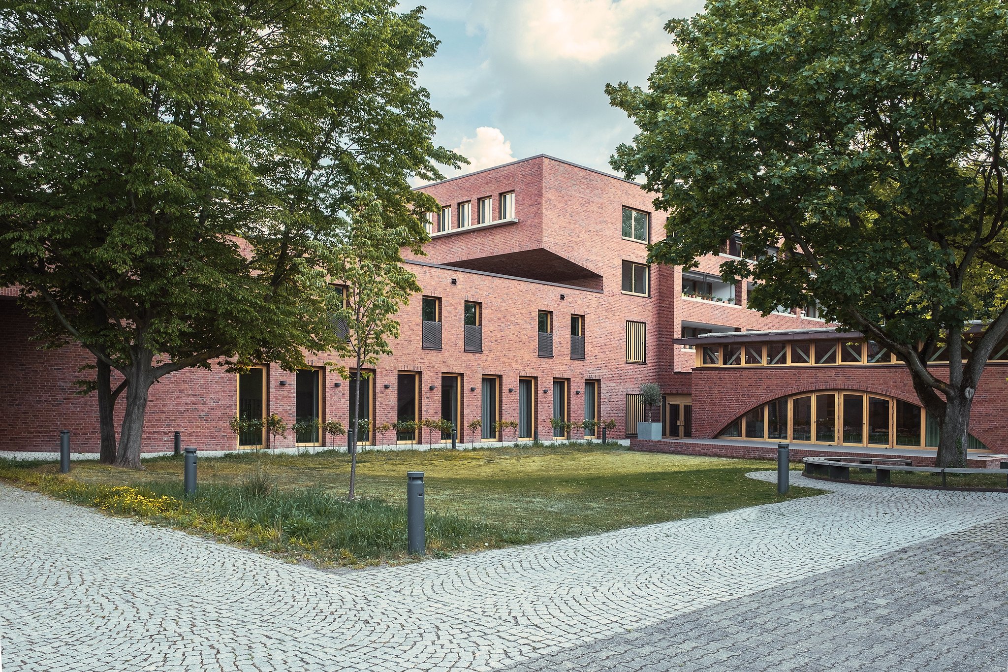 Schulerweiterung und Wohnen | Köln by LRO Architekten