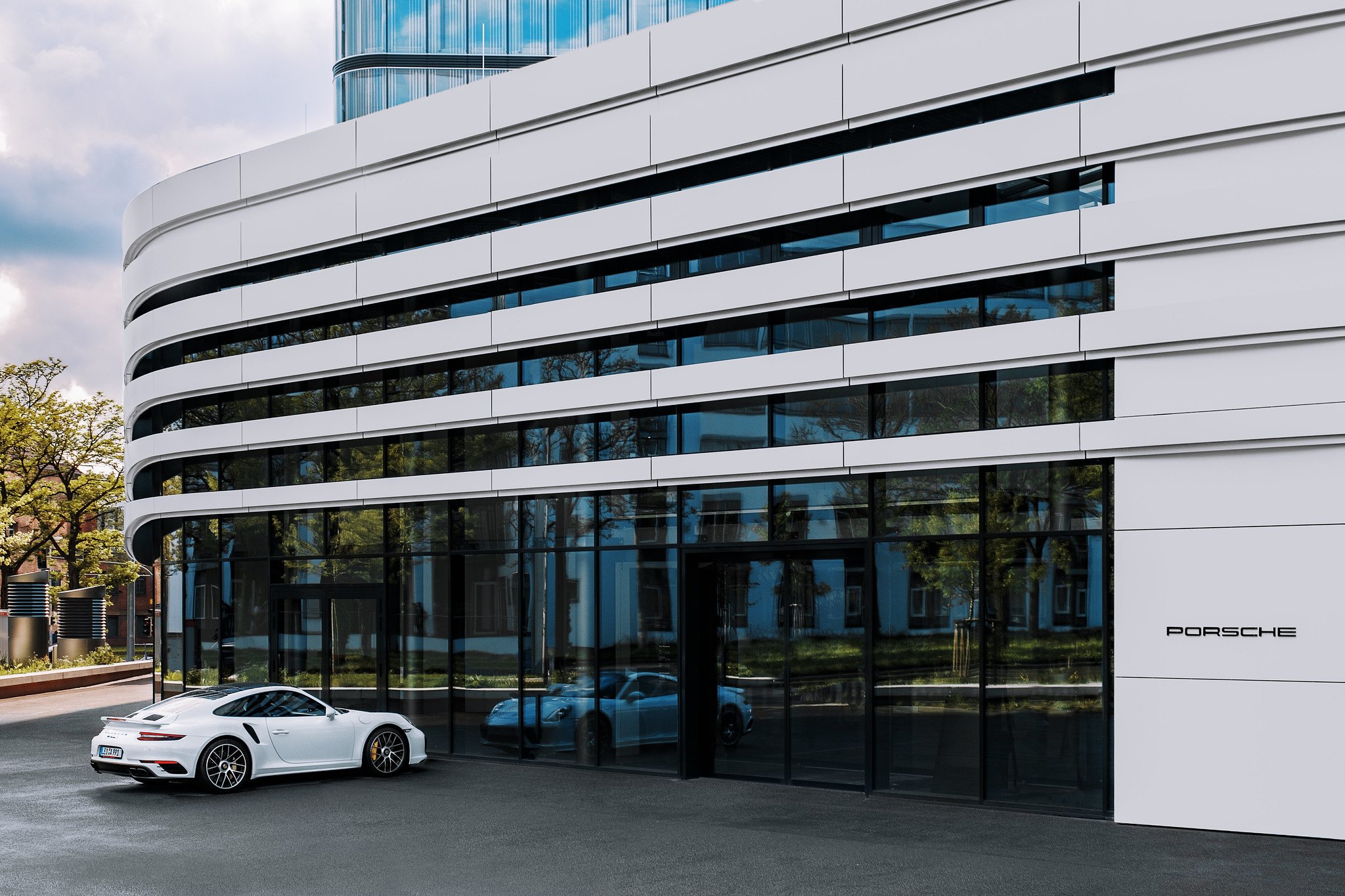 Porsche Design Tower by Bülow AG 