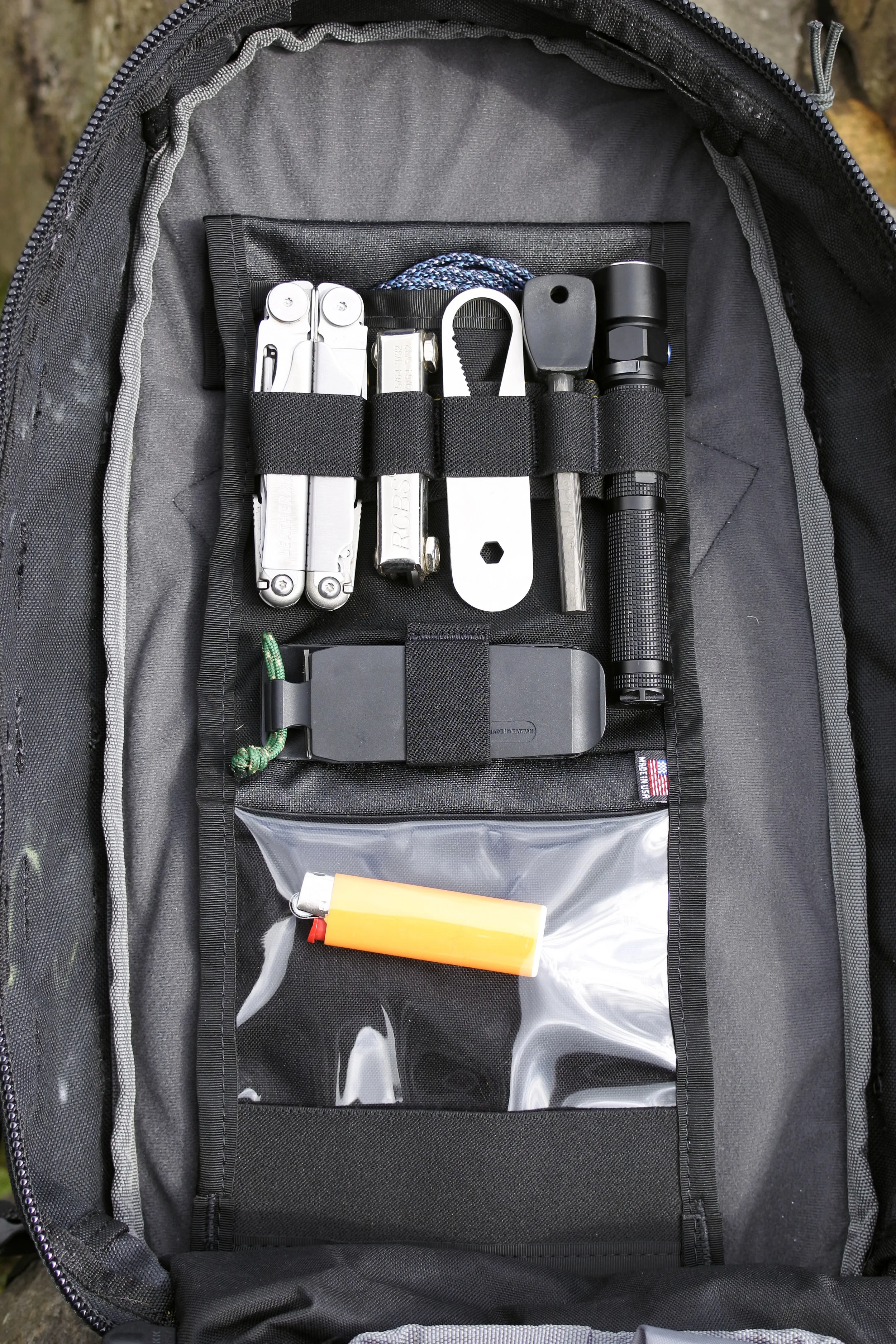Here the pouch hangs in the First Tactical Crosshatch Sling . This works, but only if the organizer is not loaded too heavy. 