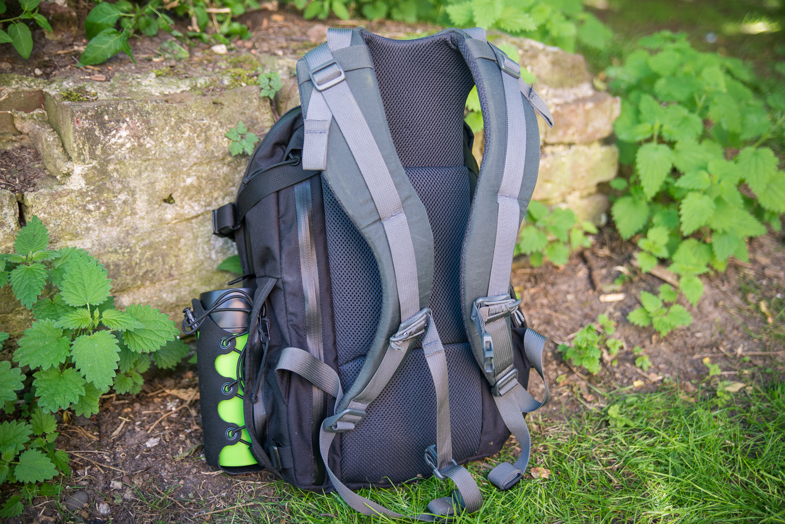 The legendary Futura Harness. Also visible is the external laptop access zipper. 