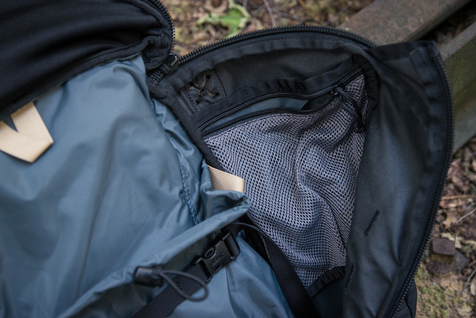 A couple of little mesh pockets to aid in organization. 
