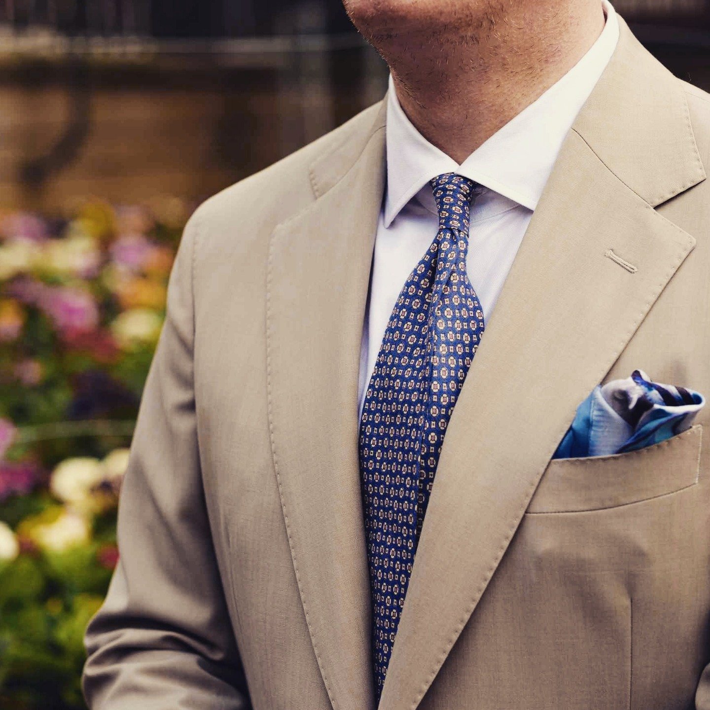 Have always loved a light stone suit for summer weddings. 

@drago_lanificioinbiella Bluefeel2 cloth sits in a wonderful niche. Light enough to breather, touch enough to travel well and highly crease resistant. A wonderful place to ne

Perfect for #s
