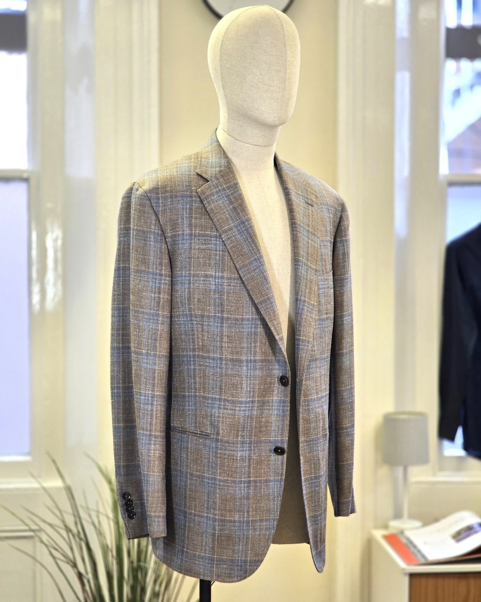 A gorgeous jacket for Mr Hughes
The brown and blue combination works like a dream.
Cloth by @loropiana 
 #bespoke #Linen #birmingham #bespoketailor
